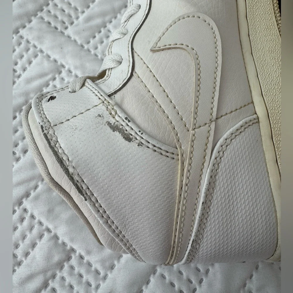 Nike Air Jordan 1 Mid Activewear Sneakers White Size 7Y Unisex Lady 8.5 - Picture 6 of 9